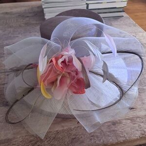 NWT MillinerybyAnna Women’s Ivory/Brown Hat with Pink Flower Sinamay Hat